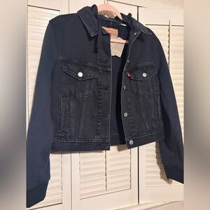 Levi's hooded hybrid trucker jacket! Womens size small! NWT!
